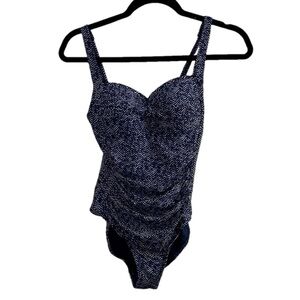 NipTuck Women's One Piece Swimsuit. Multi Fit Cup. Size 8